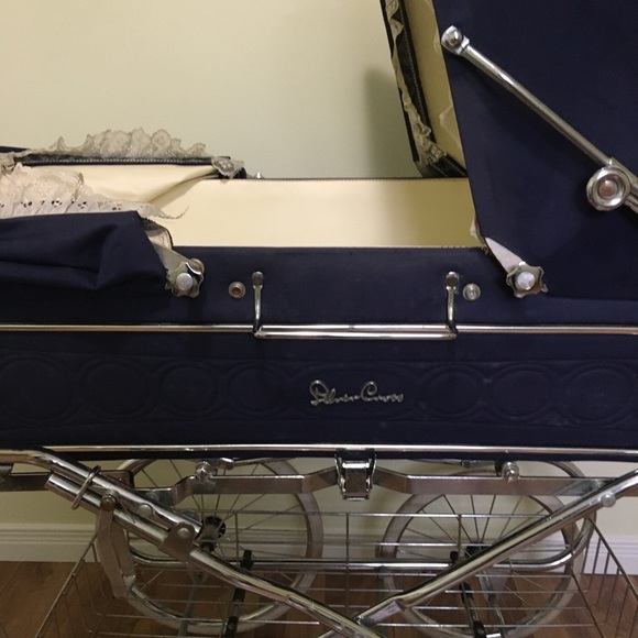 Vintage Silver Cross Twin Pram, imported from England. Well maintained. - Picture 2 of 8